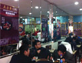 上海店内生意火热，深受顾客们喜爱